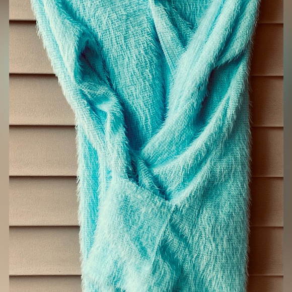 NWOT Sz-XL Girls Soft & Fuzzy w/Pockets House Coat/Day Robe, Bright Blue/Green - Picture 16 of 16